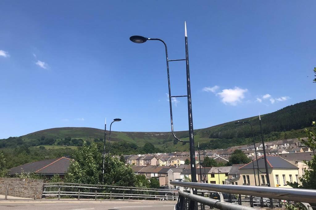 Tranquil Welsh Mountain Gem, Abertillery, Wales Exterior photo