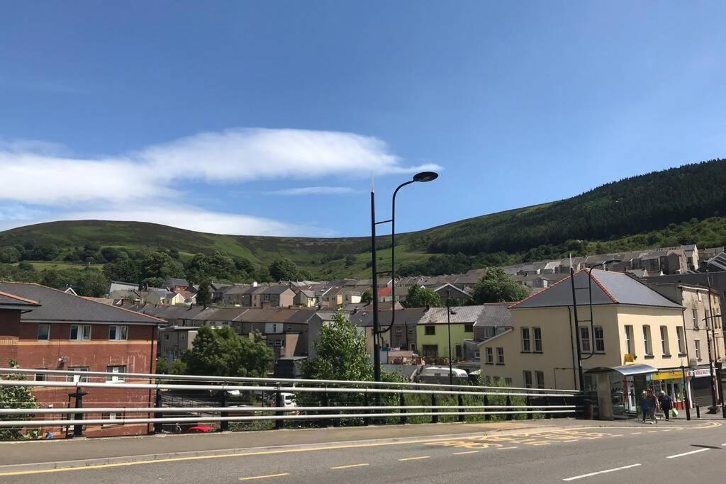 Tranquil Welsh Mountain Gem, Abertillery, Wales Exterior photo